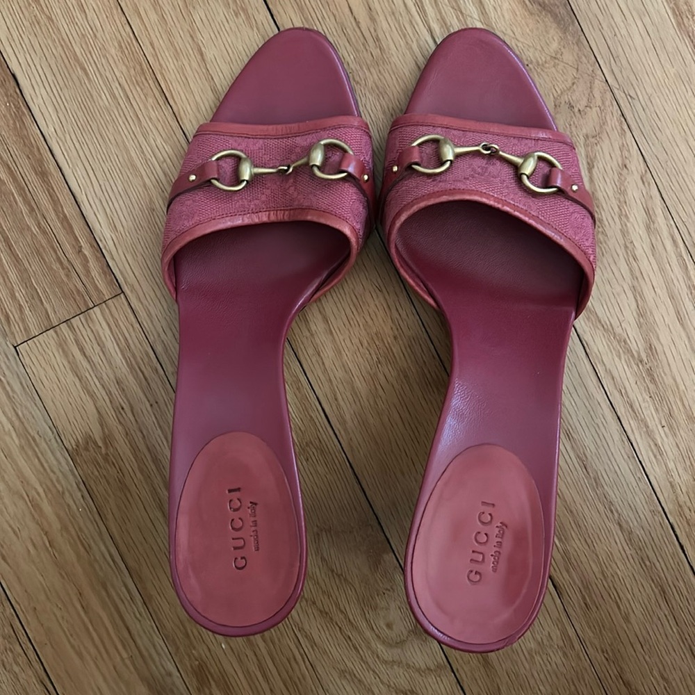 Vintage Gucci pink heels